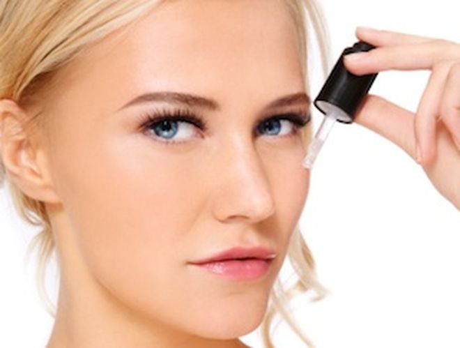 Tips to prevent wrinkles in the eye area and a natural serum