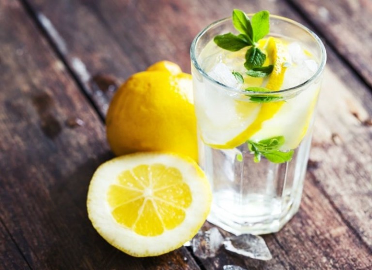 6 delicious ways to prepare water to detoxify your body